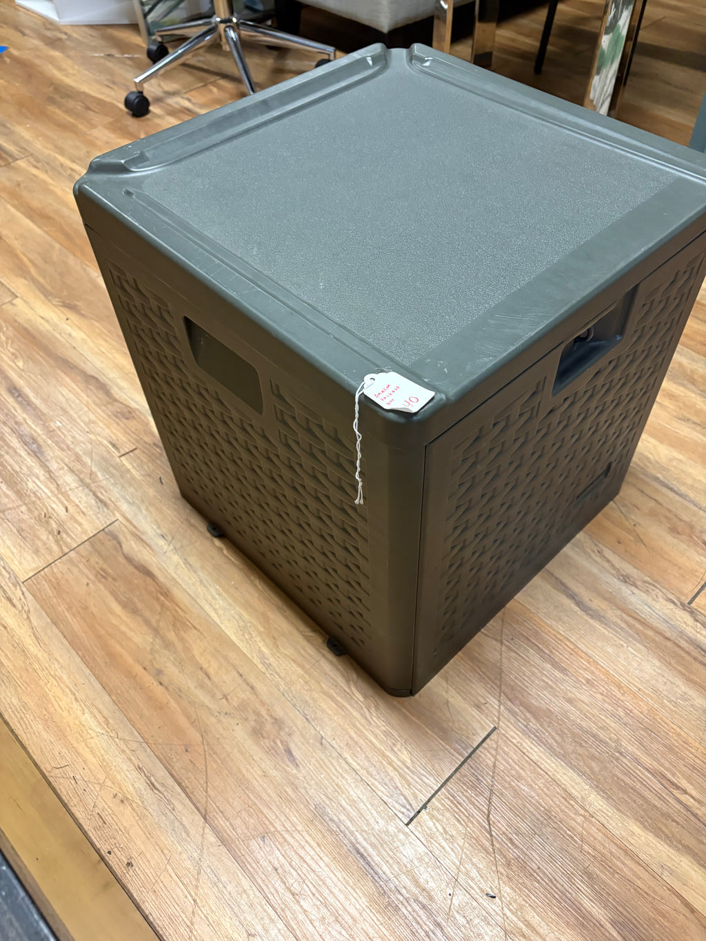 28-Gallon Resin Wicker Outdoor Storage Deck Box